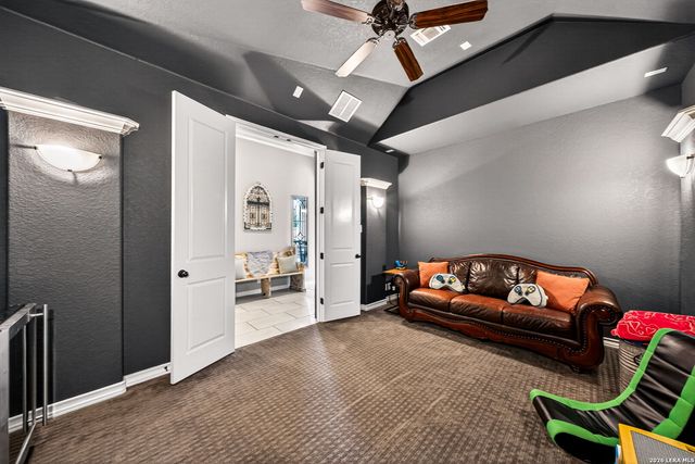 7635 Digges, San Antonio, TX 78254