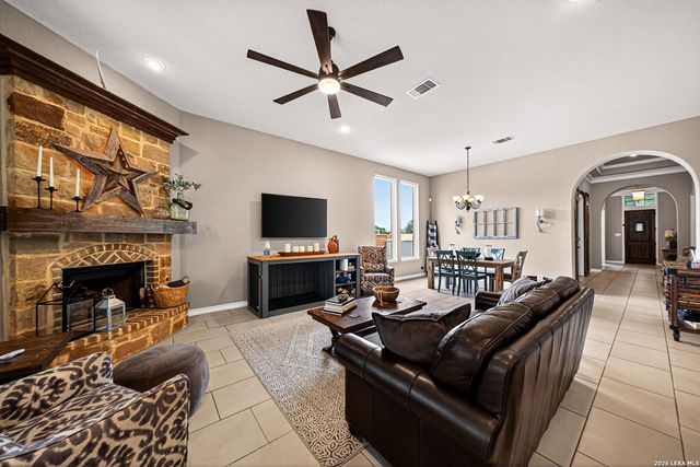 7635 Digges, San Antonio, TX 78254