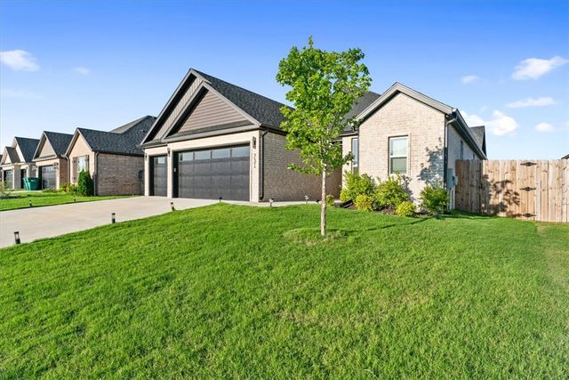 731 Dillon Street, Bentonville, AR 72713