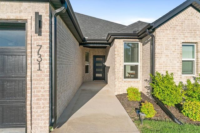 731 Dillon Street, Bentonville, AR 72713
