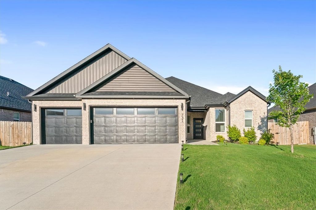 731 Dillon Street, Bentonville, AR 72713