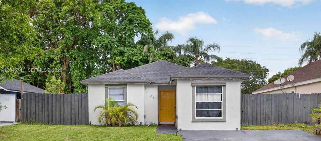 738 SW 7th Ter, Florida City, FL 33034