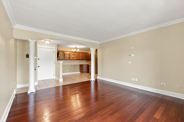 1627 N Windsor Drive 305, Arlington Heights, IL 60004