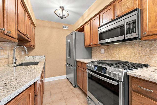 1627 N Windsor Drive 305, Arlington Heights, IL 60004