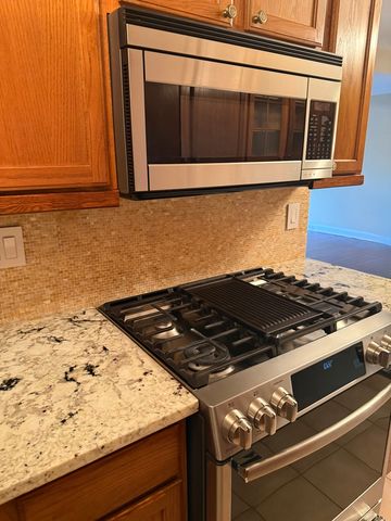 1627 N Windsor Drive 305, Arlington Heights, IL 60004