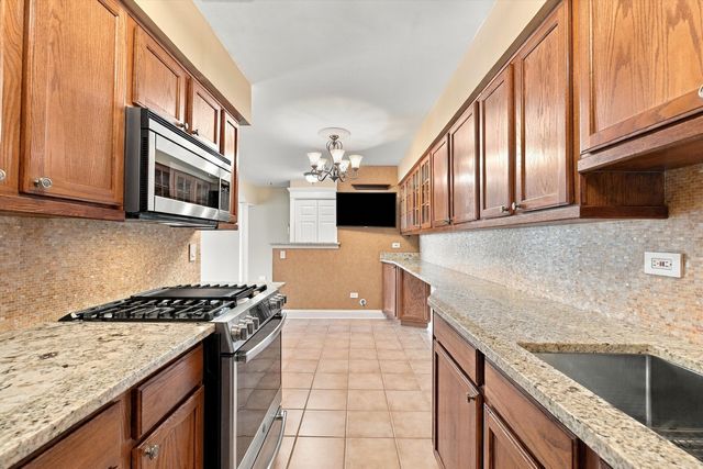 1627 N Windsor Drive 305, Arlington Heights, IL 60004