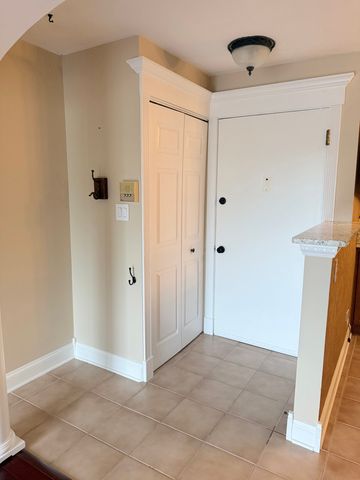 1627 N Windsor Drive 305, Arlington Heights, IL 60004