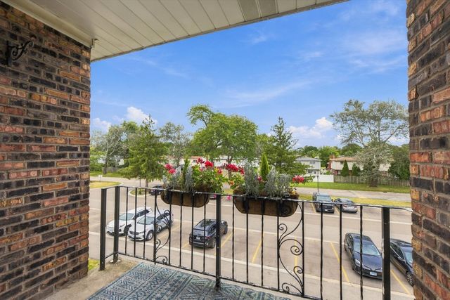 1627 N Windsor Drive 305, Arlington Heights, IL 60004