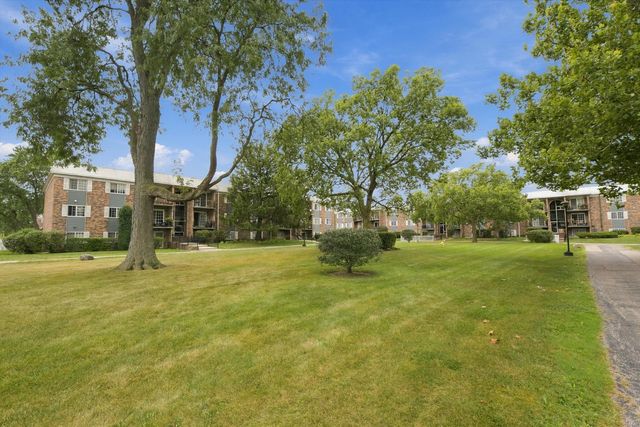 1627 N Windsor Drive 305, Arlington Heights, IL 60004