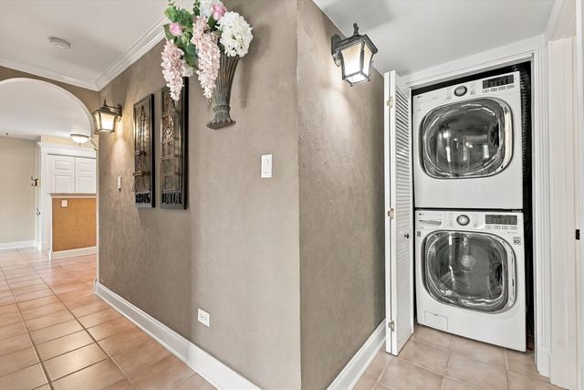 1627 N Windsor Drive 305, Arlington Heights, IL 60004