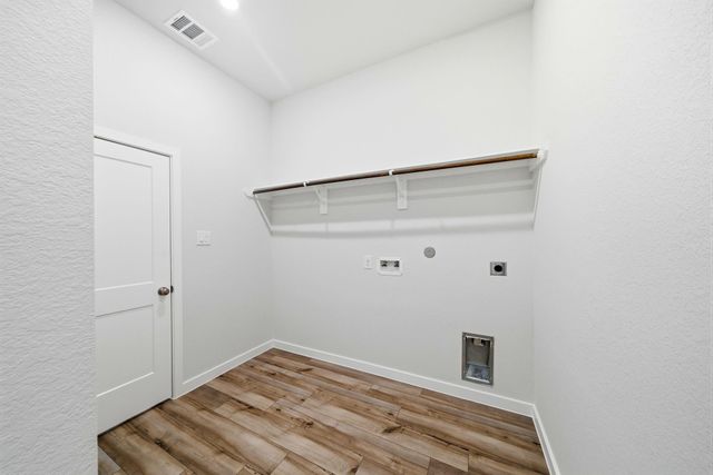 12119 Old Fashion Circle, Mont Belvieu, TX 77535