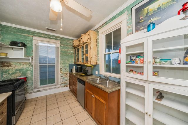 695 Wightman Street, Matagorda, TX 77457