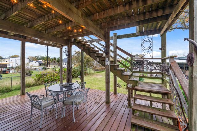 695 Wightman Street, Matagorda, TX 77457