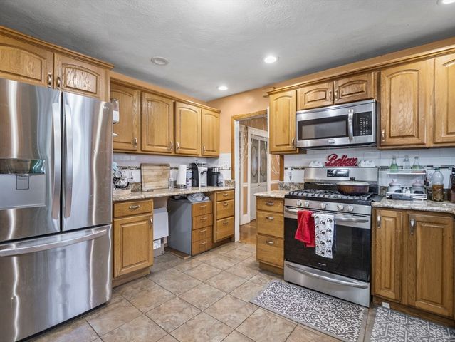 86 Parkland Ave, Lynn, MA 01904