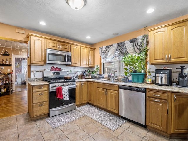 86 Parkland Ave, Lynn, MA 01904