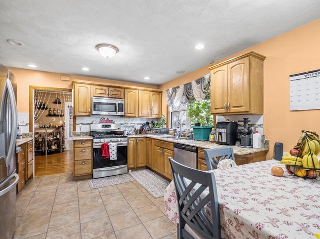 86 Parkland Ave, Lynn, MA 01904