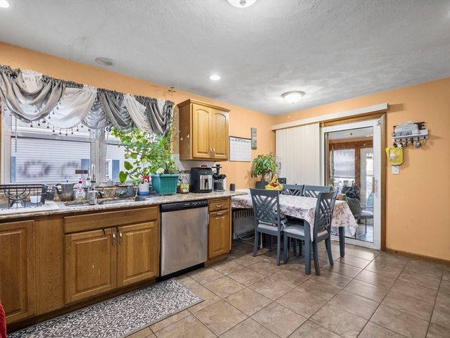 86 Parkland Ave, Lynn, MA 01904