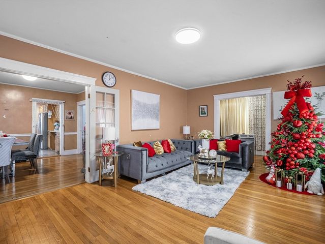 86 Parkland Ave, Lynn, MA 01904