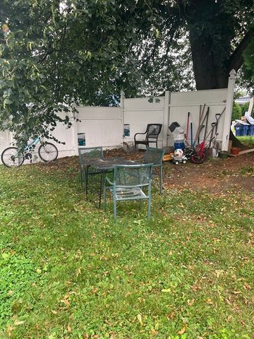 17-19 Barrett St, Northampton, MA 01060