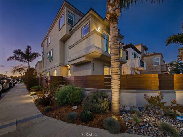 1201 Delaware Street, Huntington Beach, CA 92648