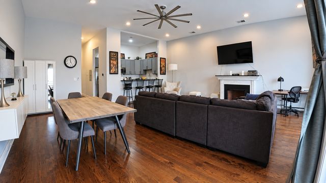125 S Western Avenue 4, Chicago, IL 60612