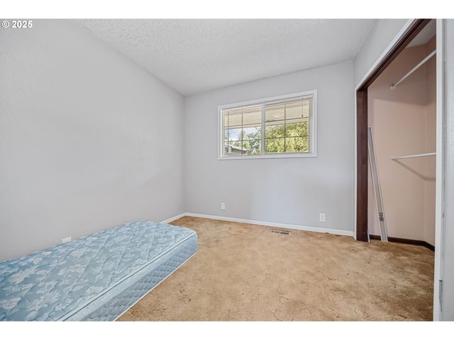 15317 S HATTAN Rd, Oregon City, OR 97045