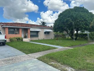 265 W 55th St, Hialeah, FL 33012