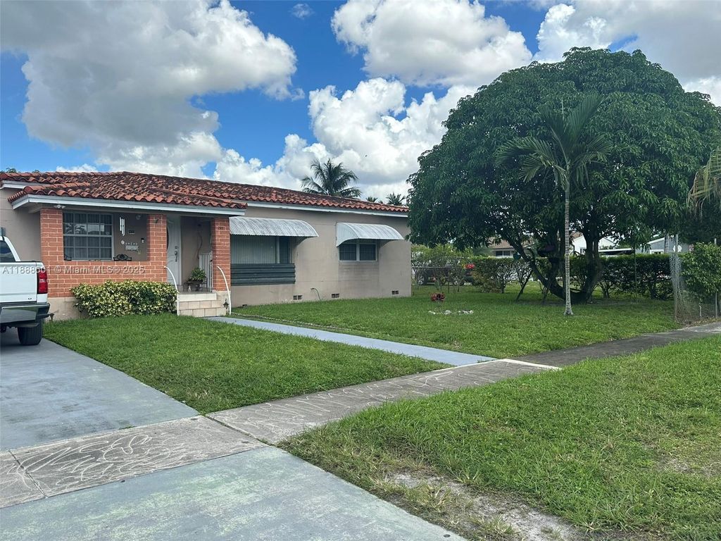 265 W 55th St, Hialeah, FL 33012