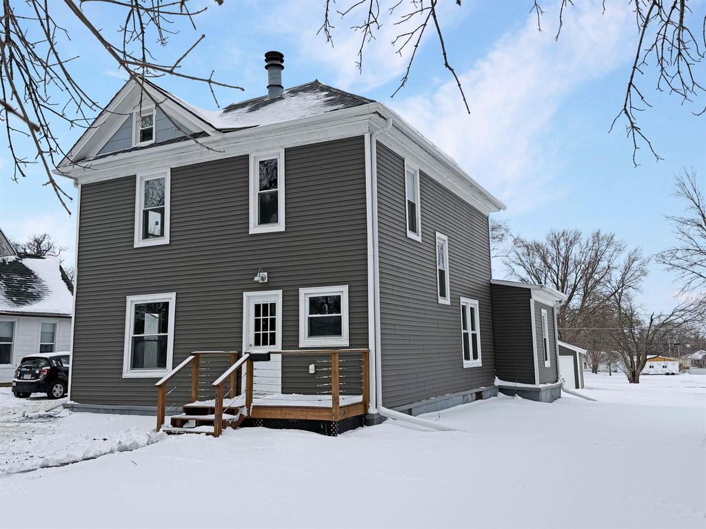 614 1st Street, Traer, IA 50675