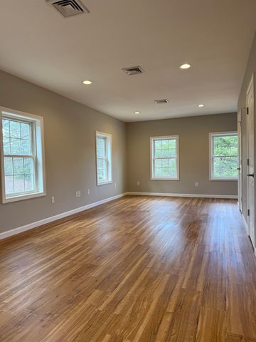 68 King Road, Chichester, NH 03258
