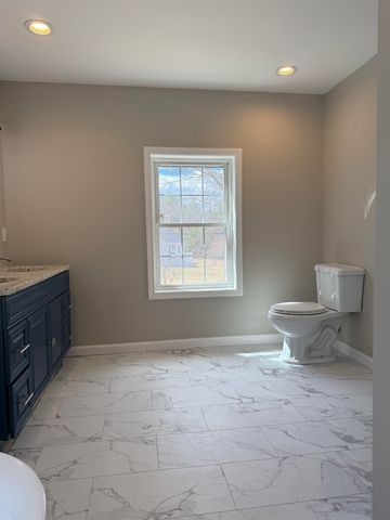 68 King Road, Chichester, NH 03258