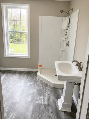 68 King Road, Chichester, NH 03258