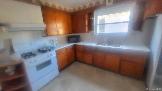319 Mansion Street 2, Poughkeepsie, NY 12601