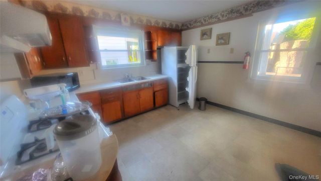 319 Mansion Street 2, Poughkeepsie, NY 12601