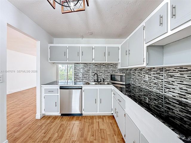 1000 NE 14th Ave 411, Hallandale Beach, FL 33009