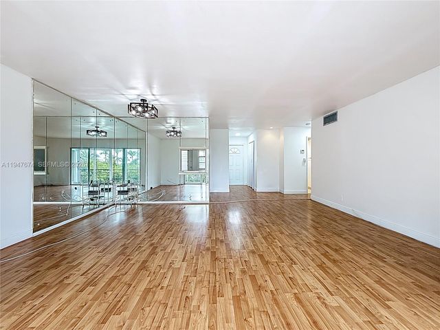 1000 NE 14th Ave 411, Hallandale Beach, FL 33009