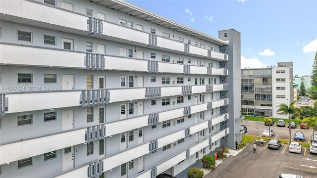 1000 NE 14th Ave 411, Hallandale Beach, FL 33009