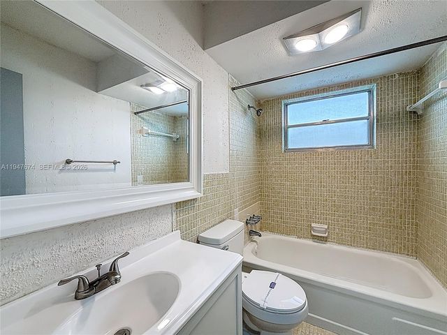 1000 NE 14th Ave 411, Hallandale Beach, FL 33009