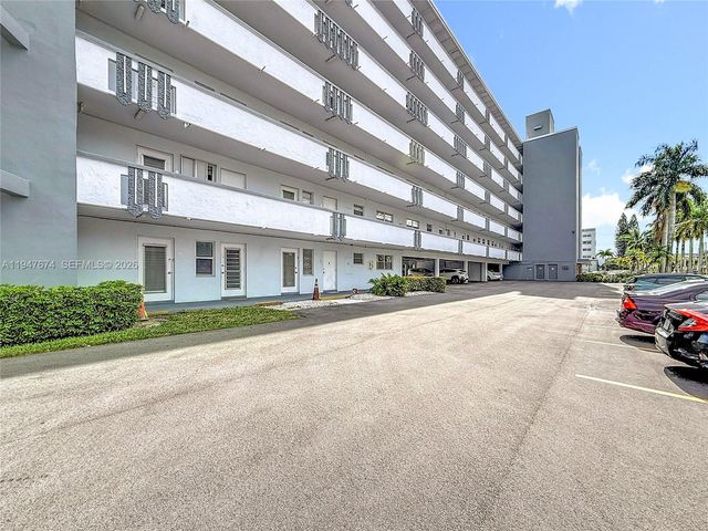 1000 NE 14th Ave 411, Hallandale Beach, FL 33009