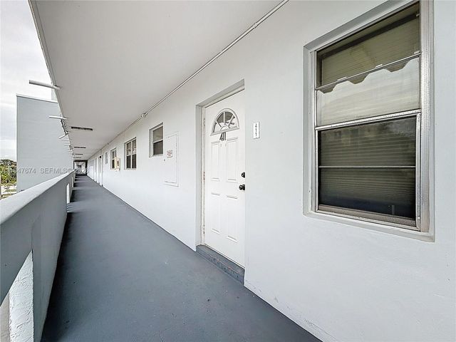 1000 NE 14th Ave 411, Hallandale Beach, FL 33009