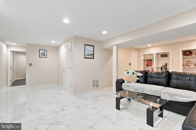 24 PEBBLE PL, Fredericksburg, VA 22405