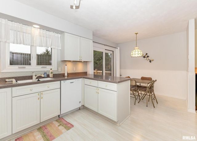 2705 36TH Street, Rock Island, IL 61201