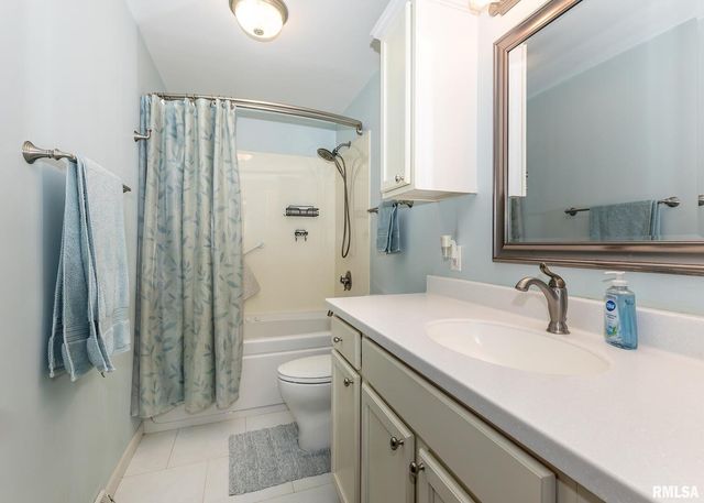 2705 36TH Street, Rock Island, IL 61201