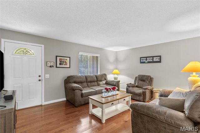 12233 Country Place Drive, Maryland Heights, MO 63043