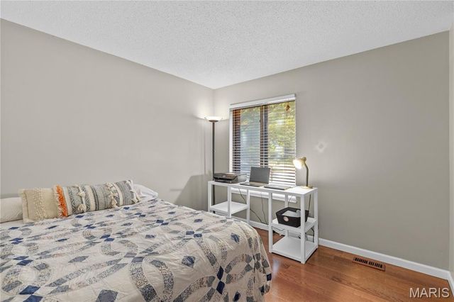 12233 Country Place Drive, Maryland Heights, MO 63043