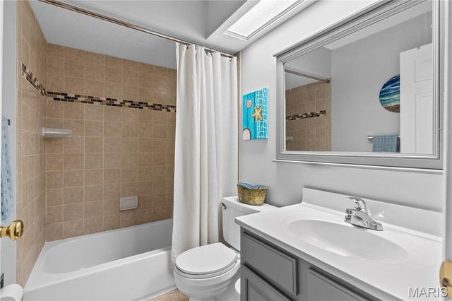 12233 Country Place Drive, Maryland Heights, MO 63043
