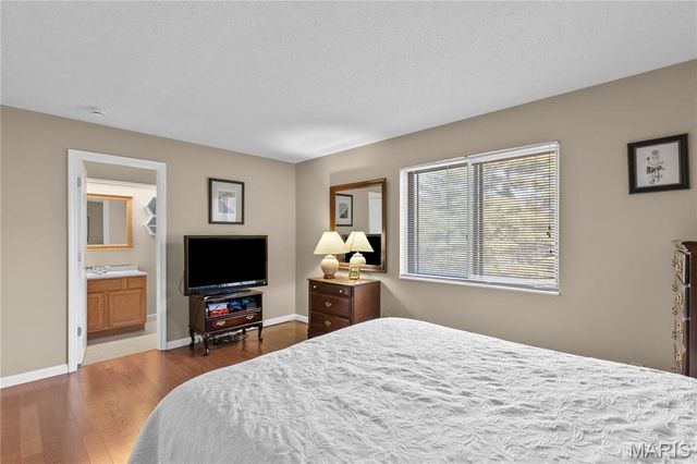 12233 Country Place Drive, Maryland Heights, MO 63043