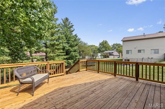 12233 Country Place Drive, Maryland Heights, MO 63043