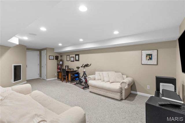 12233 Country Place Drive, Maryland Heights, MO 63043