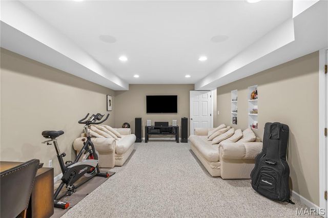 12233 Country Place Drive, Maryland Heights, MO 63043